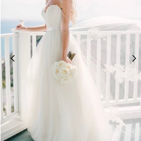 Wedding dress fits size 8 to 12 because of the adjustable back clean dress - Picture 5 of 11